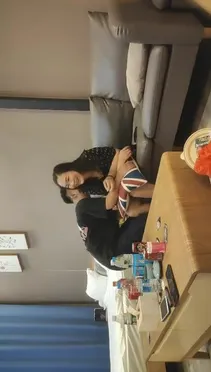我開著拖拉機兩小伙搞騷熟女，吸奶扣穴小伙齊上場