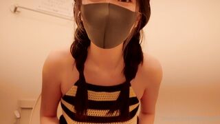 香港網紅玩偶姐姐 HongKongDoll 吃飯場所的公共廁所 淫水超濕 爆肏後入極品無毛嫩穴