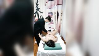 按摩店裡的小哥哥被渣女弄得都害羞了 猛女口交大雞巴激情上位 浪叫呻吟淫語不斷