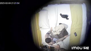上帝視角偷拍 2對學生情侶開房造愛 天然極品八字巨乳 飢渴難耐衣服不脫就搞起來