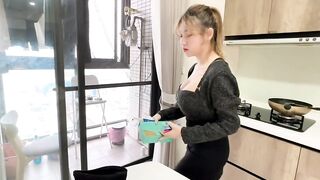 台灣美女艾瑪【Emma18Y】代班看護人員 豐滿的雙峰充滿彈性柔嫩觸感 劇烈高速的衝撞著她性感的胴體