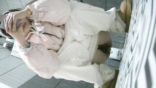 【廁拍】極品黑絲 白虎逼-01