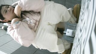 【廁拍】極品黑絲 白虎逼-01
