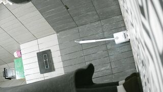 【廁拍】極品黑絲 白虎逼-15