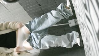 【廁拍】極品黑絲 白虎逼-16