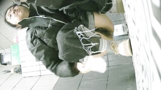 【廁拍】極品黑絲 白虎逼-17