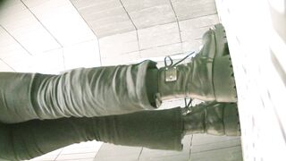 【廁拍】極品黑絲 白虎逼-18