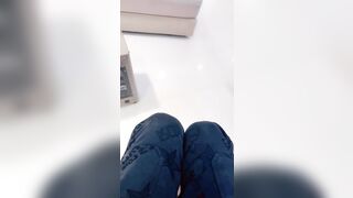 【劇情】嫂子來家中做客，毫不客氣半推半就拔掉內褲掏出雞巴直接無套後入