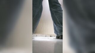 【廁拍】酒吧小姐姐尿尿 -02
