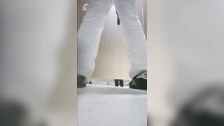 【廁拍】酒吧小姐姐尿尿 -08