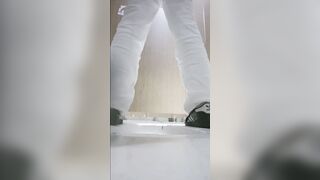 【廁拍】酒吧小姐姐尿尿 -08