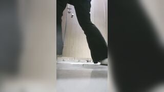 【廁拍】酒吧小姐姐尿尿 -14