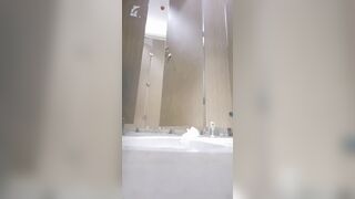 【廁拍】酒吧小姐姐尿尿 -20