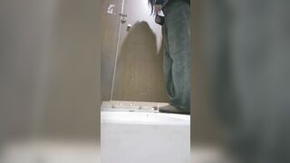 【廁拍】酒吧小姐姐尿尿 -22