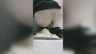 【廁拍】酒吧小姐姐尿尿 -24