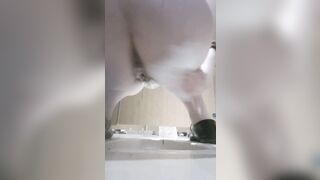 【廁拍】酒吧小姐姐尿尿 -07