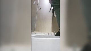 【廁拍】酒吧小姐姐尿尿 -09