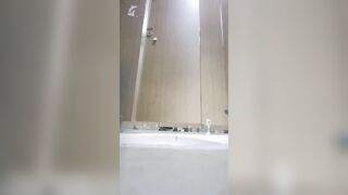 【廁拍】酒吧小姐姐尿尿 -13