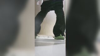 【廁拍】酒吧小姐姐尿尿 -25