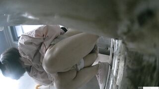 廁所偷拍 青春靚麗美女-17