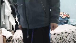 45歲雪姨休班送逼操，操尿啦 誘人的呻吟內射外流 1
