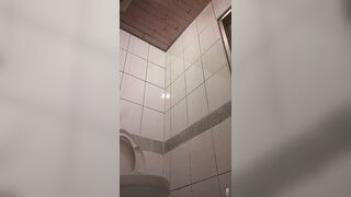 快餐店女廁偷拍小姐姐方便-11