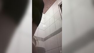 快餐店女廁偷拍小姐姐方便-11