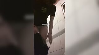 快餐店女廁偷拍小姐姐方便-11