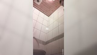快餐店女廁偷拍小姐姐方便-15