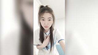 外表文靜女大學生拍攝大尺度照片給男友