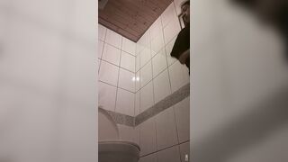 快餐店女廁偷拍小姐姐方便-02