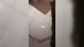 快餐店女廁偷拍小姐姐方便-04