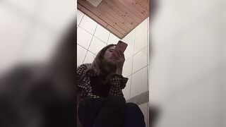 快餐店女廁偷拍小姐姐方便-04