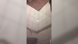 快餐店女廁偷拍小姐姐方便-06