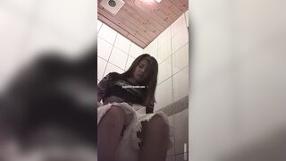 快餐店女廁偷拍小姐姐方便-14