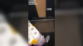 阿黑顏母狗「Pupu噗噗」《勁爆NTR》婚後發現老公有綠帽癖，床上勾引閃送小弟弟，而老公躲在攝影機那邊….